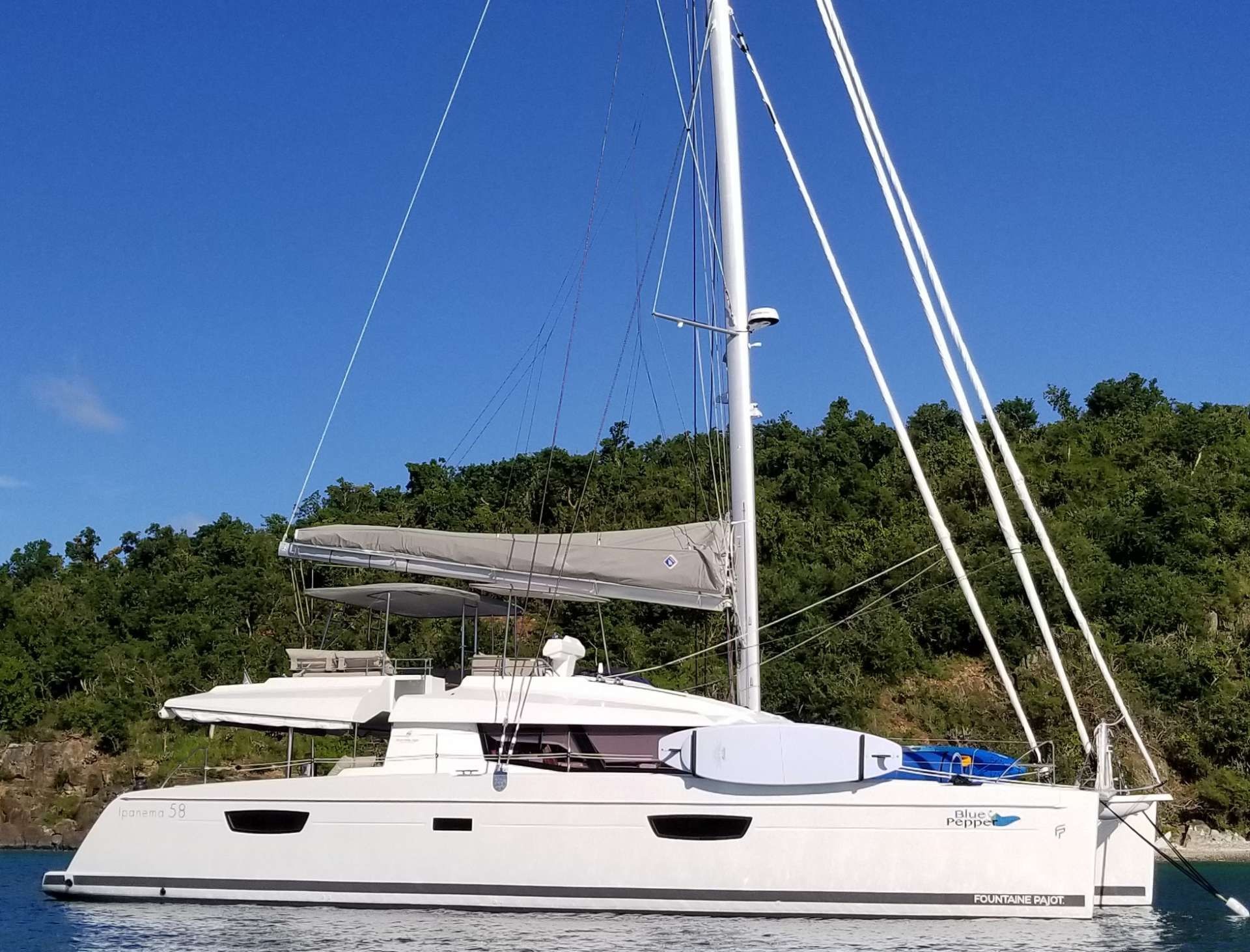 Crewed charter yacht catamaran Blue Pepper