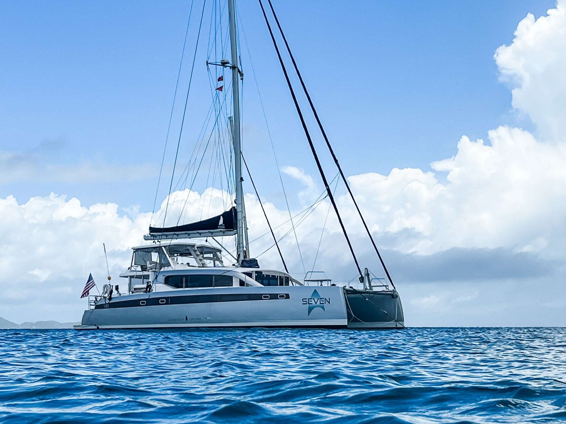 Crewed charter yacht catamaran Seven